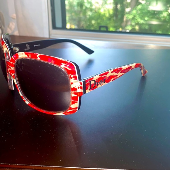 Dior red and white sunglasses - Picture 2 of 5